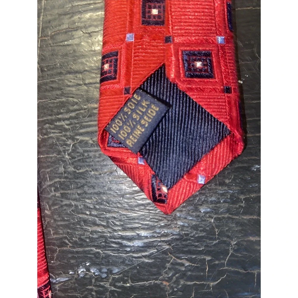 Hart Schaffer Marx Men's Neck Tie Red Silk Foulard‎ Geometric Made in USA Red